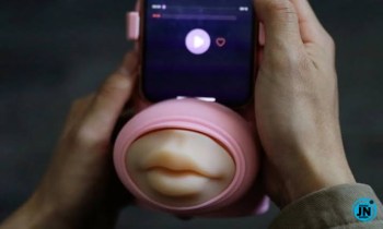 Chinese company creates kissing device for long distance relationships to ease loneliness Chinese company creates kissing device for long distance relationships to ease loneliness